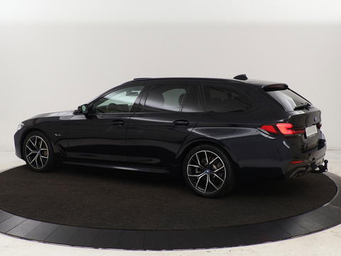 BMW 5 Serie 530e xDrive M Sport | Panoramadak | Harman/Kardon | Stoel & stuurverwarming | Adaptive cruise | Camera | Trekhaak | Carplay | Achterbankverwarming | Live Cockpit | Sportstoelen