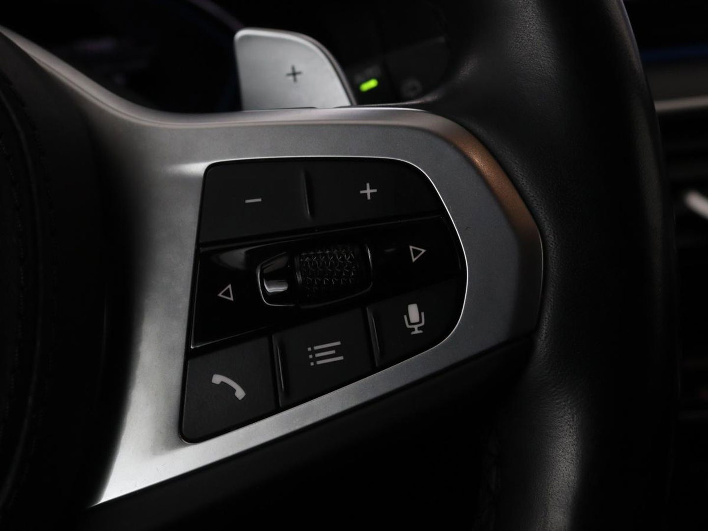 BMW 5 Serie 530e xDrive M Sport | Panoramadak | Harman/Kardon | Stoel & stuurverwarming | Adaptive cruise | Camera | Trekhaak | Carplay | Achterbankverwarming | Live Cockpit | Sportstoelen