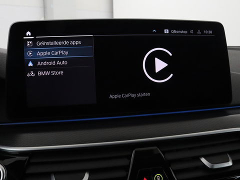 BMW 5 Serie 530e xDrive M Sport | Panoramadak | Harman/Kardon | Stoel & stuurverwarming | Adaptive cruise | Camera | Trekhaak | Carplay | Achterbankverwarming | Live Cockpit | Sportstoelen