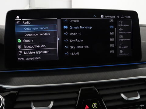 BMW 5 Serie 530e xDrive M Sport | Panoramadak | Harman/Kardon | Stoel & stuurverwarming | Adaptive cruise | Camera | Trekhaak | Carplay | Achterbankverwarming | Live Cockpit | Sportstoelen