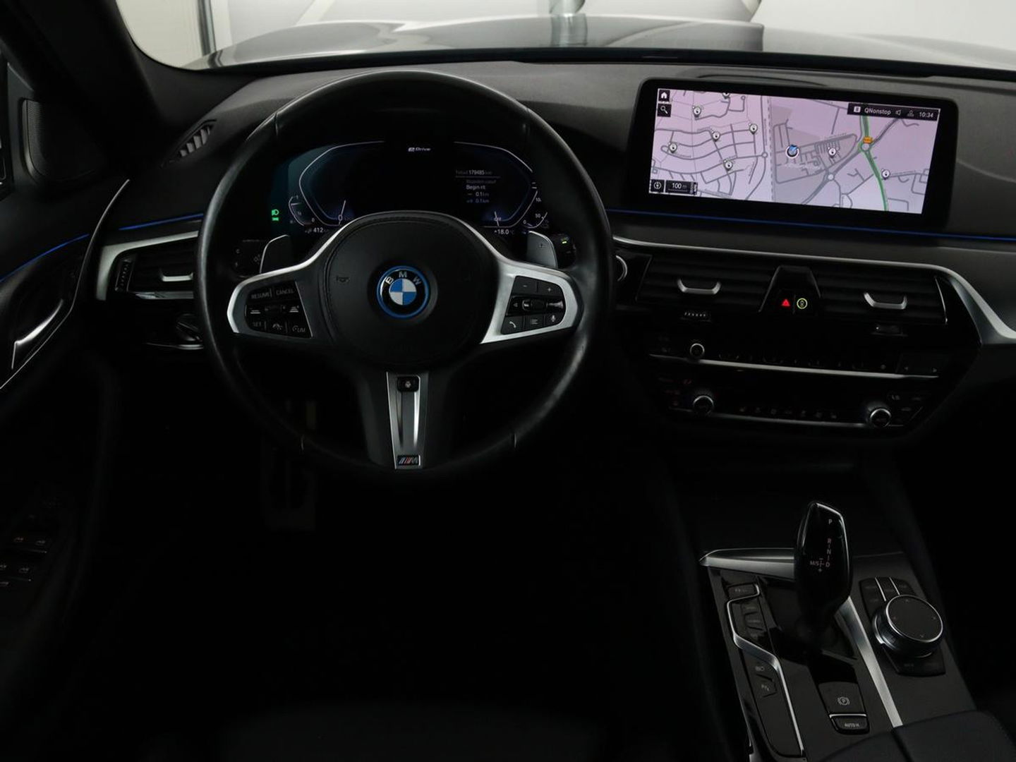BMW 5 Serie 530e xDrive M Sport | Panoramadak | Harman/Kardon | Stoel & stuurverwarming | Adaptive cruise | Camera | Trekhaak | Carplay | Achterbankverwarming | Live Cockpit | Sportstoelen