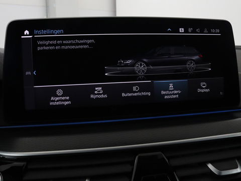 BMW 5 Serie 530e xDrive M Sport | Panoramadak | Harman/Kardon | Stoel & stuurverwarming | Adaptive cruise | Camera | Trekhaak | Carplay | Achterbankverwarming | Live Cockpit | Sportstoelen