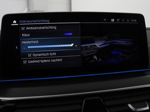 BMW 5 Serie 530e xDrive M Sport | Panoramadak | Harman/Kardon | Stoel & stuurverwarming | Adaptive cruise | Camera | Trekhaak | Carplay | Achterbankverwarming | Live Cockpit | Sportstoelen