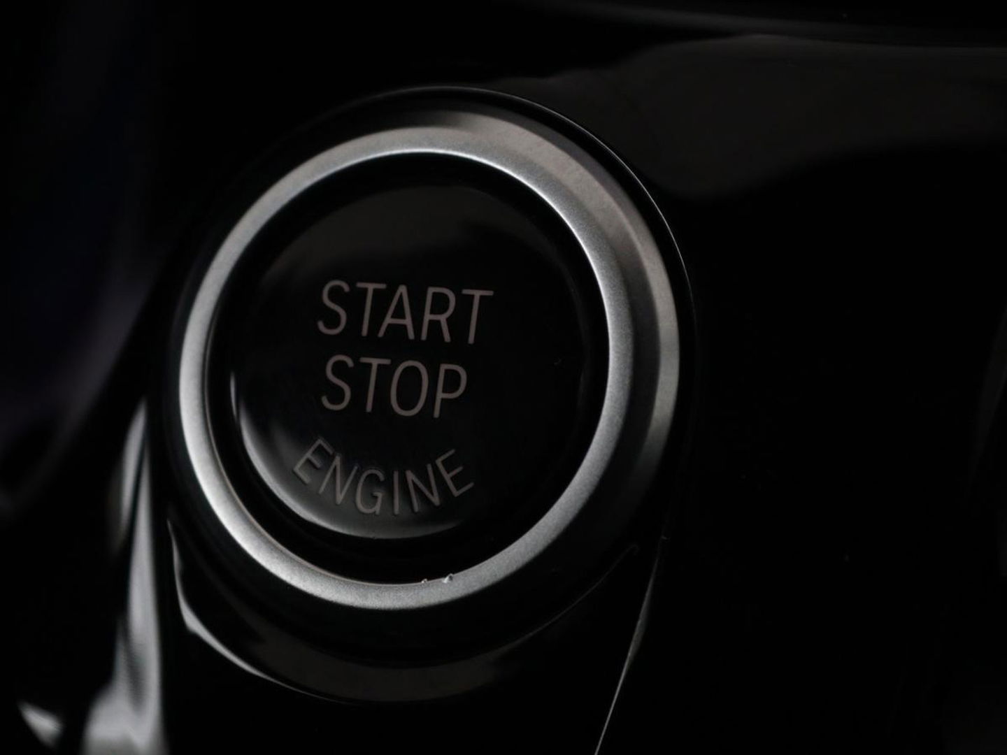BMW 5 Serie 530e xDrive M Sport | Panoramadak | Harman/Kardon | Stoel & stuurverwarming | Adaptive cruise | Camera | Trekhaak | Carplay | Achterbankverwarming | Live Cockpit | Sportstoelen