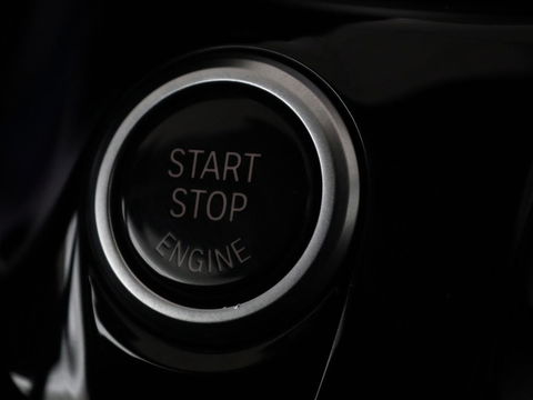 BMW 5 Serie 530e xDrive M Sport | Panoramadak | Harman/Kardon | Stoel & stuurverwarming | Adaptive cruise | Camera | Trekhaak | Carplay | Achterbankverwarming | Live Cockpit | Sportstoelen