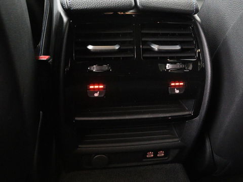 BMW 5 Serie 530e xDrive M Sport | Panoramadak | Harman/Kardon | Stoel & stuurverwarming | Adaptive cruise | Camera | Trekhaak | Carplay | Achterbankverwarming | Live Cockpit | Sportstoelen
