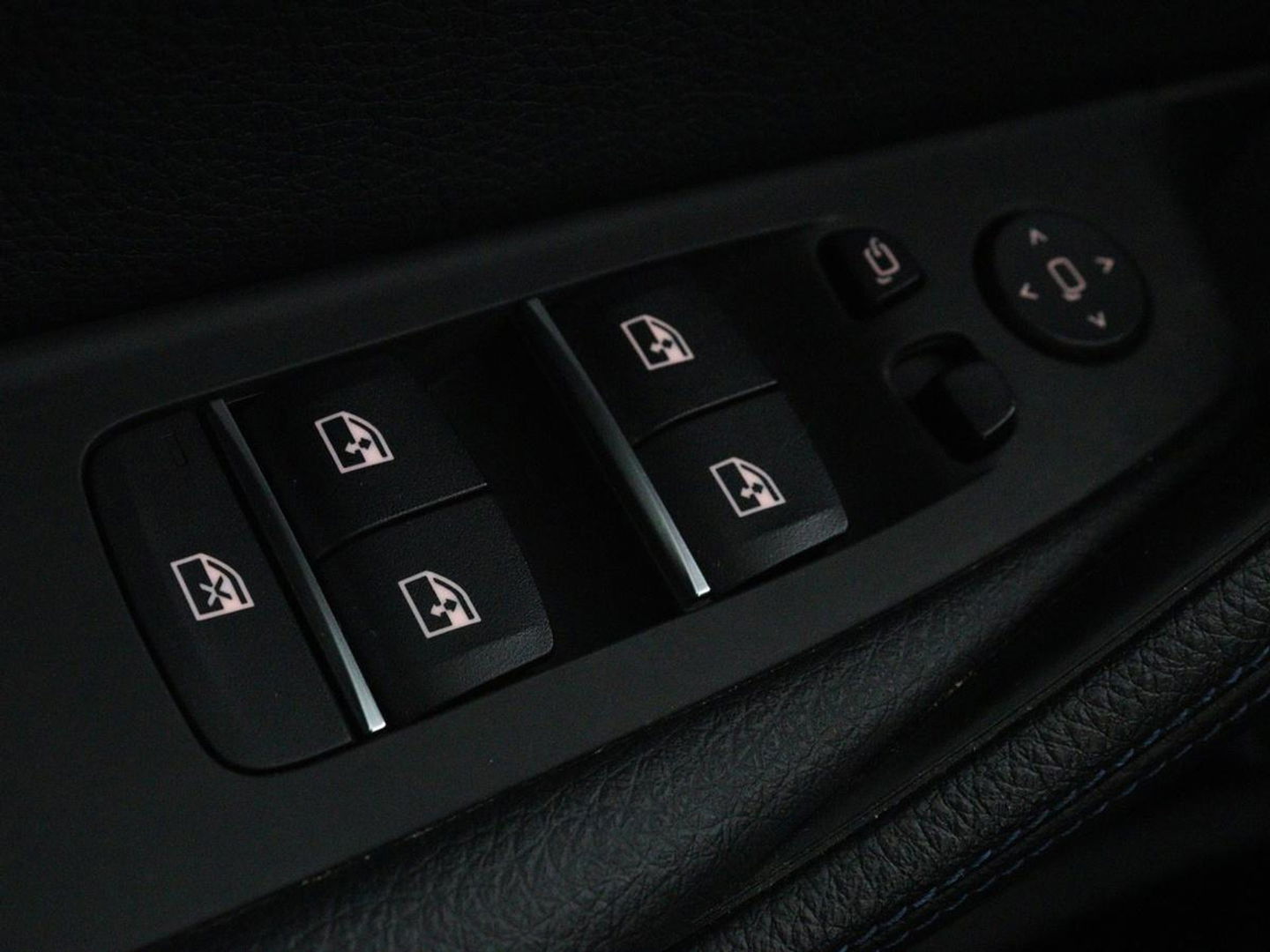 BMW 5 Serie 530e xDrive M Sport | Panoramadak | Harman/Kardon | Stoel & stuurverwarming | Adaptive cruise | Camera | Trekhaak | Carplay | Achterbankverwarming | Live Cockpit | Sportstoelen