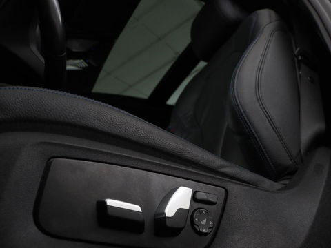 BMW 5 Serie 530e xDrive M Sport | Panoramadak | Harman/Kardon | Stoel & stuurverwarming | Adaptive cruise | Camera | Trekhaak | Carplay | Achterbankverwarming | Live Cockpit | Sportstoelen