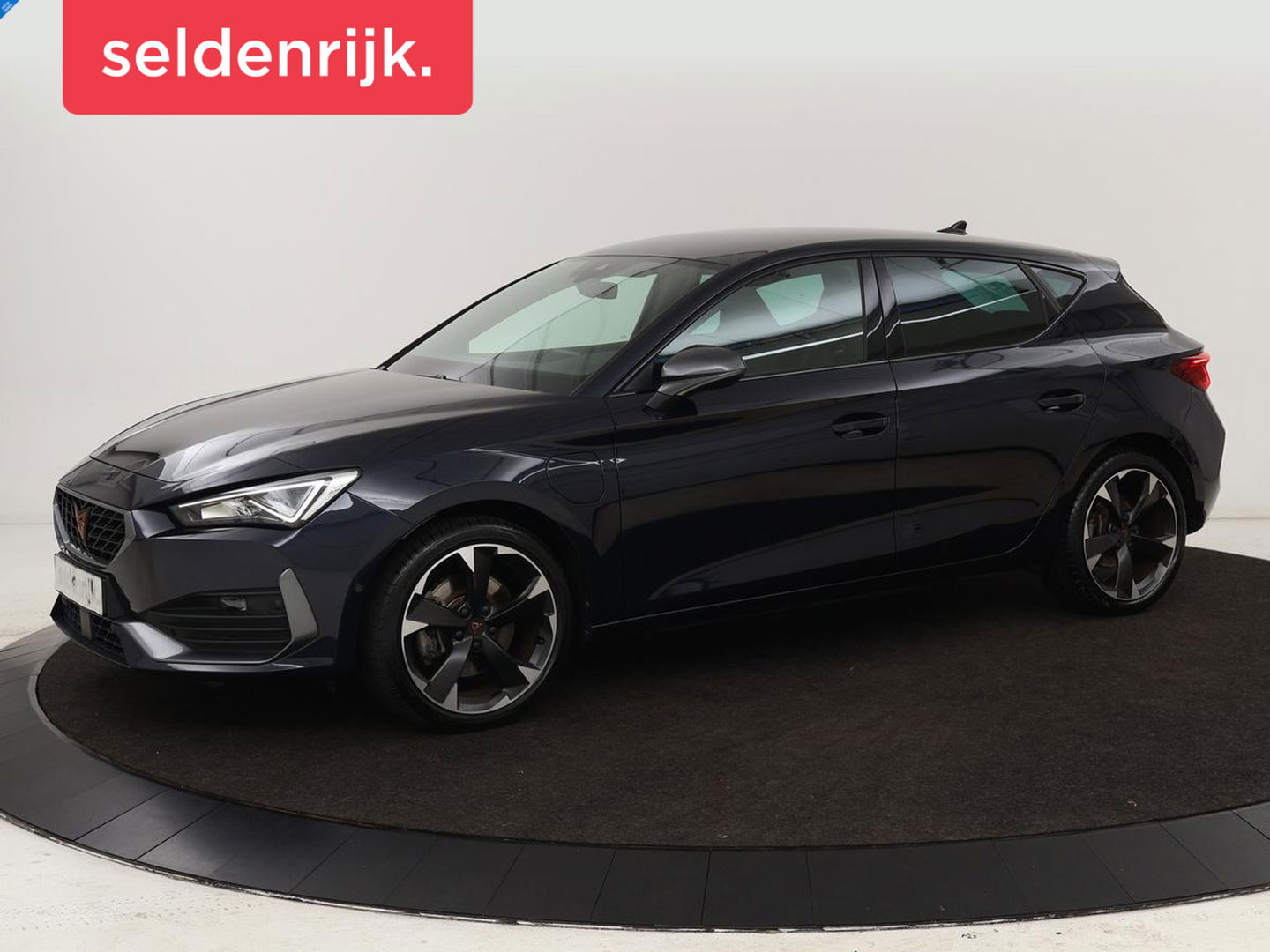 CUPRA Leon 1.4 e-Hybrid | Camera | Adaptive cruise | Stuurverwarming | Navigatie | Sportstoelen | Sfeerverlichting | Keyless | Full LED | PHEV