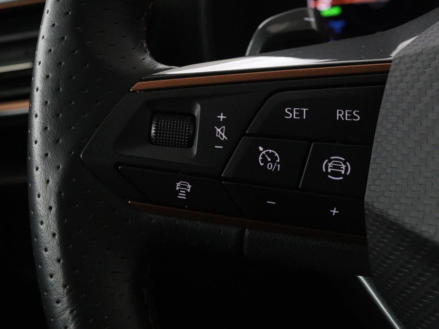 CUPRA Leon 1.4 e-Hybrid | Camera | Adaptive cruise | Stuurverwarming | Navigatie | Sportstoelen | Sfeerverlichting | Keyless | Full LED | PHEV