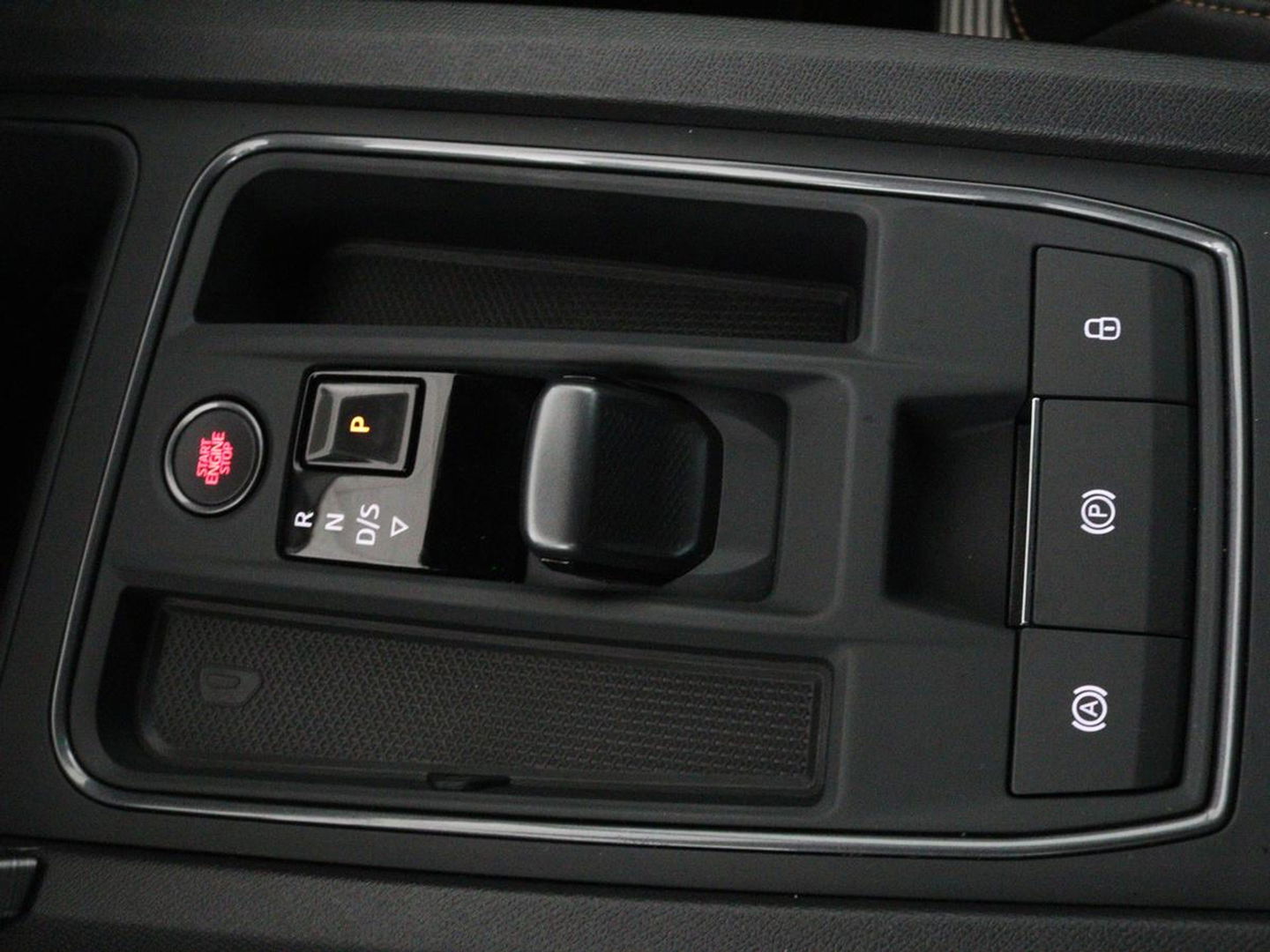 CUPRA Leon 1.4 e-Hybrid | Camera | Adaptive cruise | Stuurverwarming | Navigatie | Sportstoelen | Sfeerverlichting | Keyless | Full LED | PHEV