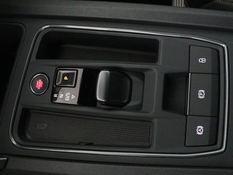 CUPRA Leon 1.4 e-Hybrid | Camera | Adaptive cruise | Stuurverwarming | Navigatie | Sportstoelen | Sfeerverlichting | Keyless | Full LED | PHEV
