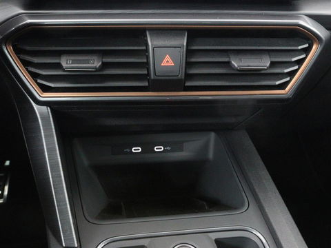 CUPRA Leon 1.4 e-Hybrid | Camera | Adaptive cruise | Stuurverwarming | Navigatie | Sportstoelen | Sfeerverlichting | Keyless | Full LED | PHEV