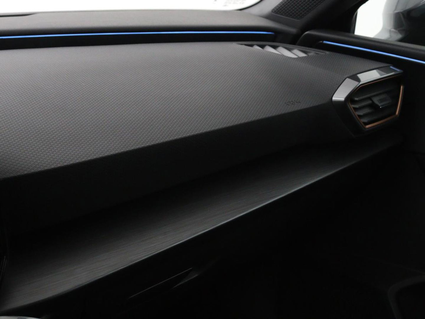 CUPRA Leon 1.4 e-Hybrid | Camera | Adaptive cruise | Stuurverwarming | Navigatie | Sportstoelen | Sfeerverlichting | Keyless | Full LED | PHEV