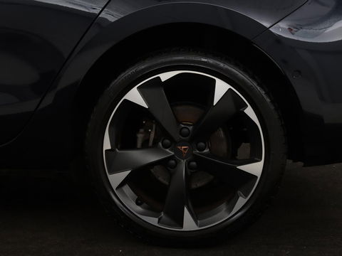 CUPRA Leon 1.4 e-Hybrid | Camera | Adaptive cruise | Stuurverwarming | Navigatie | Sportstoelen | Sfeerverlichting | Keyless | Full LED | PHEV