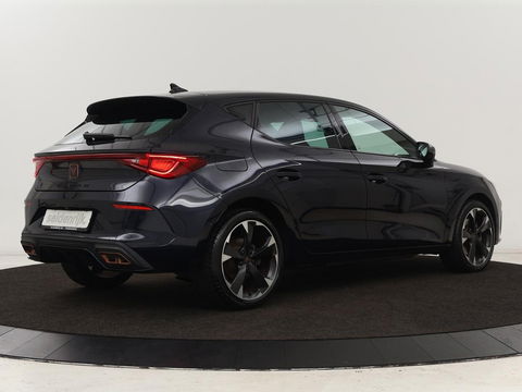 CUPRA Leon 1.4 e-Hybrid | Camera | Adaptive cruise | Stuurverwarming | Navigatie | Sportstoelen | Sfeerverlichting | Keyless | Full LED | PHEV