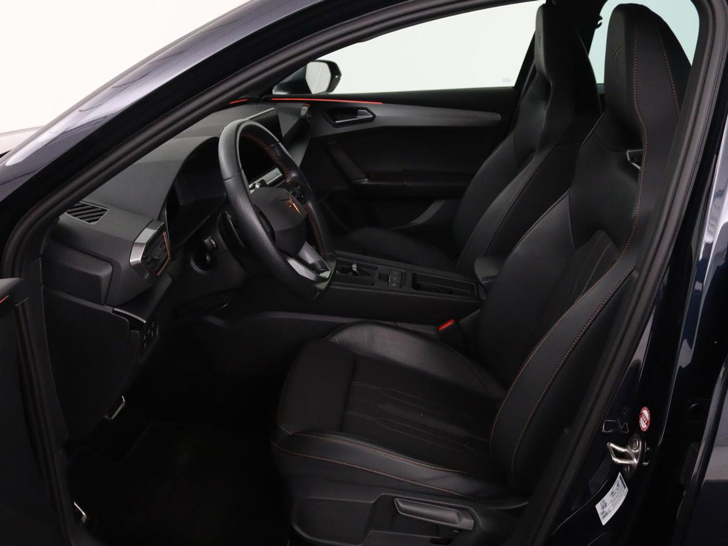 CUPRA Leon 1.4 e-Hybrid | Camera | Adaptive cruise | Stuurverwarming | Navigatie | Sportstoelen | Sfeerverlichting | Keyless | Full LED | PHEV