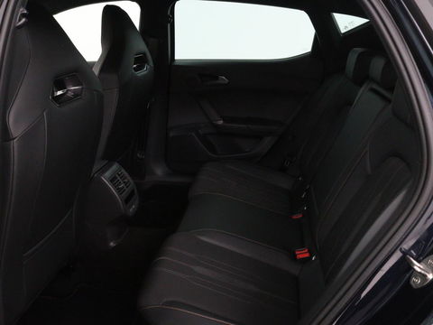 CUPRA Leon 1.4 e-Hybrid | Camera | Adaptive cruise | Stuurverwarming | Navigatie | Sportstoelen | Sfeerverlichting | Keyless | Full LED | PHEV