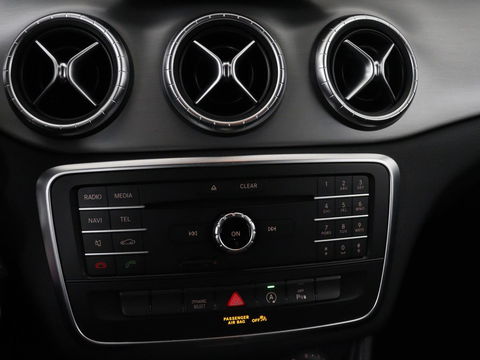 Mercedes-Benz CLA-Klasse Shooting Brake 180 AMG Line | Leder/Alcanatara | Full LED | Navigatie | Sportstoelen | Park Assist | Cruise control | Bluetooth