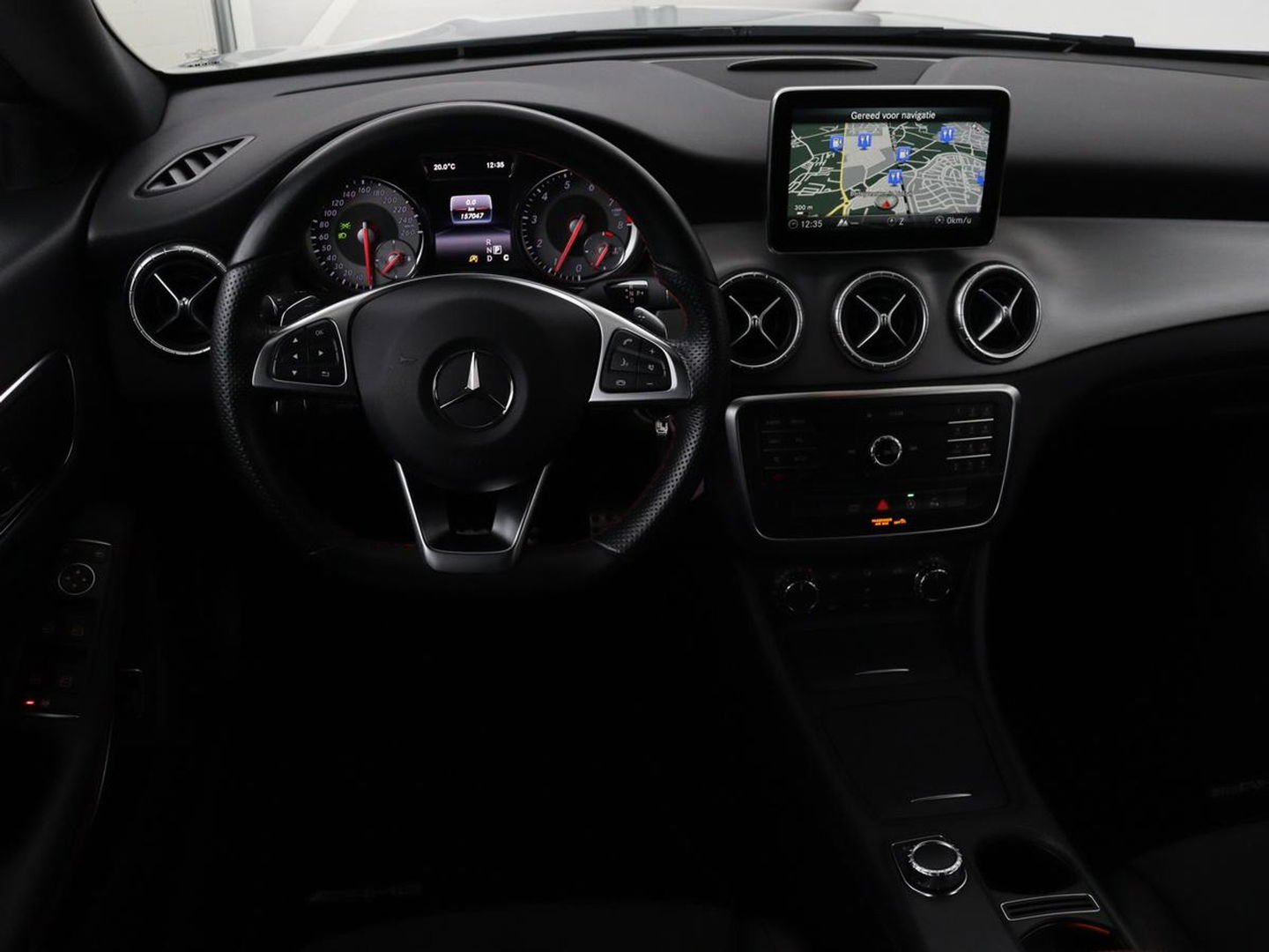 Mercedes-Benz CLA-Klasse Shooting Brake 180 AMG Line | Leder/Alcanatara | Full LED | Navigatie | Sportstoelen | Park Assist | Cruise control | Bluetooth