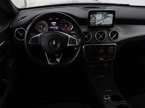 Mercedes-Benz CLA-Klasse Shooting Brake 180 AMG Line | Leder/Alcanatara | Full LED | Navigatie | Sportstoelen | Park Assist | Cruise control | Bluetooth