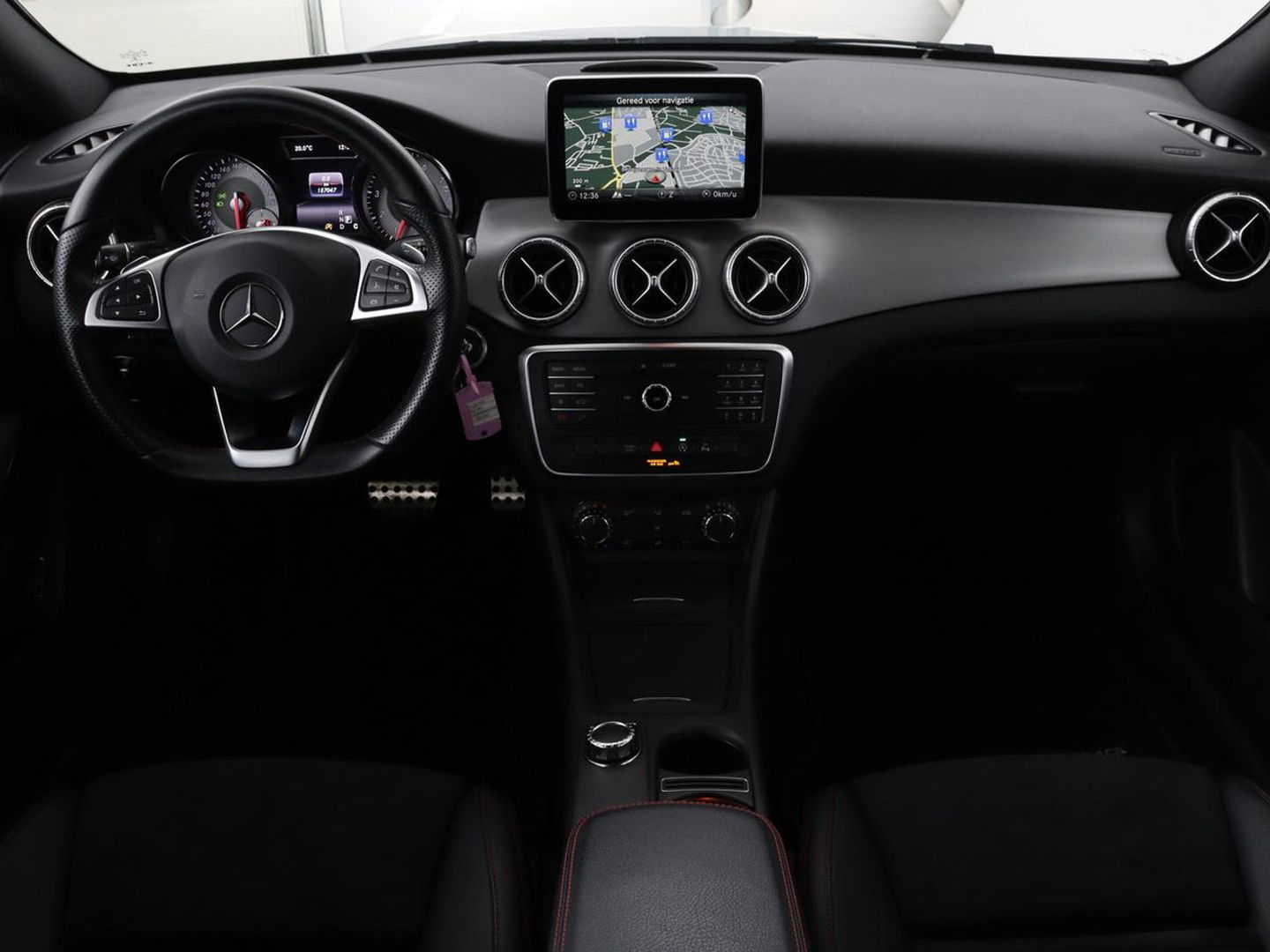 Mercedes-Benz CLA-Klasse Shooting Brake 180 AMG Line | Leder/Alcanatara | Full LED | Navigatie | Sportstoelen | Park Assist | Cruise control | Bluetooth