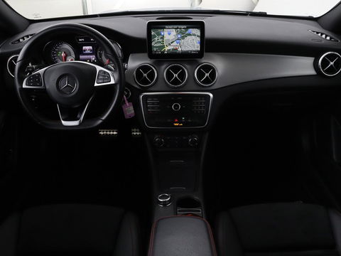 Mercedes-Benz CLA-Klasse Shooting Brake 180 AMG Line | Leder/Alcanatara | Full LED | Navigatie | Sportstoelen | Park Assist | Cruise control | Bluetooth
