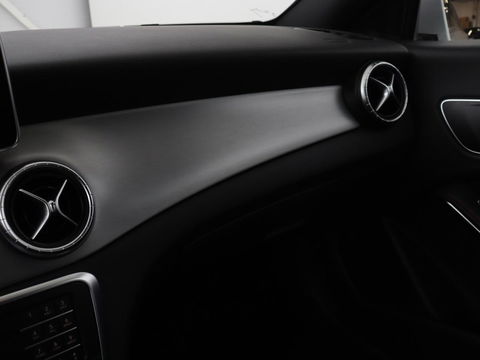 Mercedes-Benz CLA-Klasse Shooting Brake 180 AMG Line | Leder/Alcanatara | Full LED | Navigatie | Sportstoelen | Park Assist | Cruise control | Bluetooth