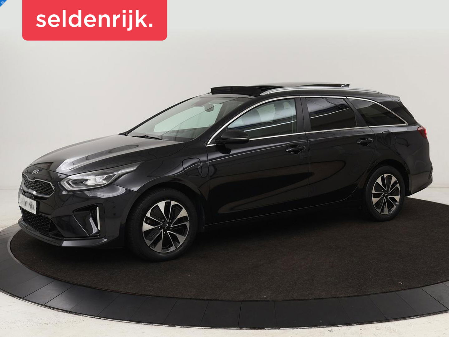 Kia Ceed 1.6 GDI PHEV DynamicLine | Panoramadak | Camera | Carplay | Navigatie | Full LED | Climate control | Digital Cockpit | Cruise control | Bluetooth