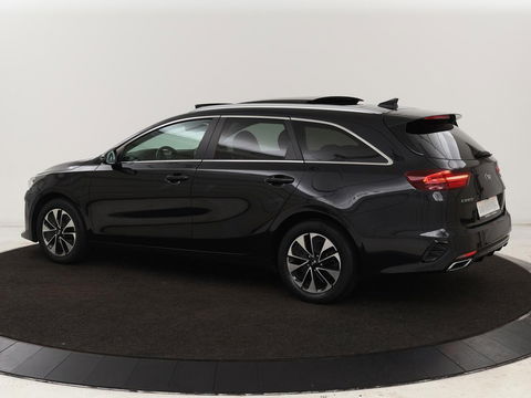 Kia Ceed 1.6 GDI PHEV DynamicLine | Panoramadak | Camera | Carplay | Navigatie | Full LED | Climate control | Digital Cockpit | Cruise control | Bluetooth