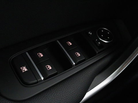 Kia Ceed 1.6 GDI PHEV DynamicLine | Panoramadak | Camera | Carplay | Navigatie | Full LED | Climate control | Digital Cockpit | Cruise control | Bluetooth