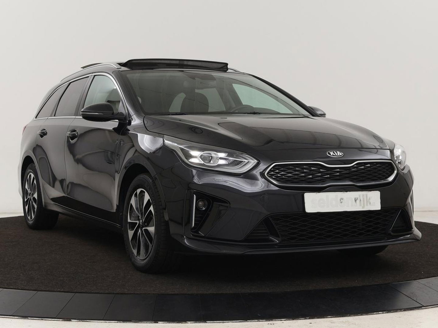 Kia Ceed 1.6 GDI PHEV DynamicLine | Panoramadak | Camera | Carplay | Navigatie | Full LED | Climate control | Digital Cockpit | Cruise control | Bluetooth