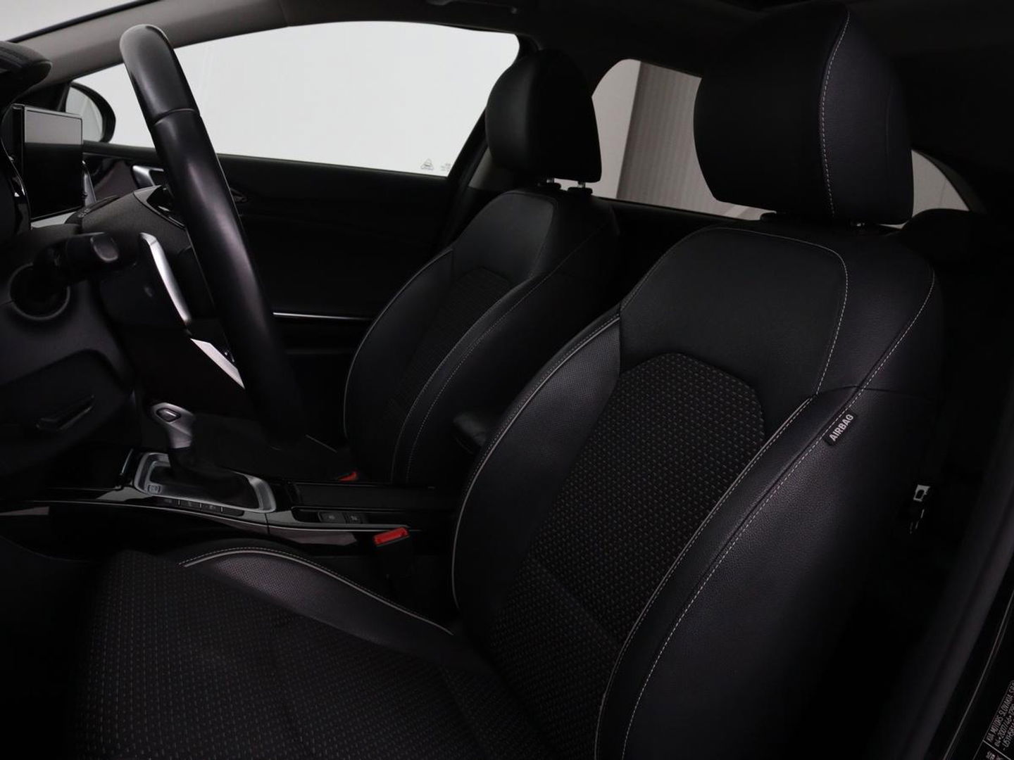 Kia Ceed 1.6 GDI PHEV DynamicLine | Panoramadak | Camera | Carplay | Navigatie | Full LED | Climate control | Digital Cockpit | Cruise control | Bluetooth
