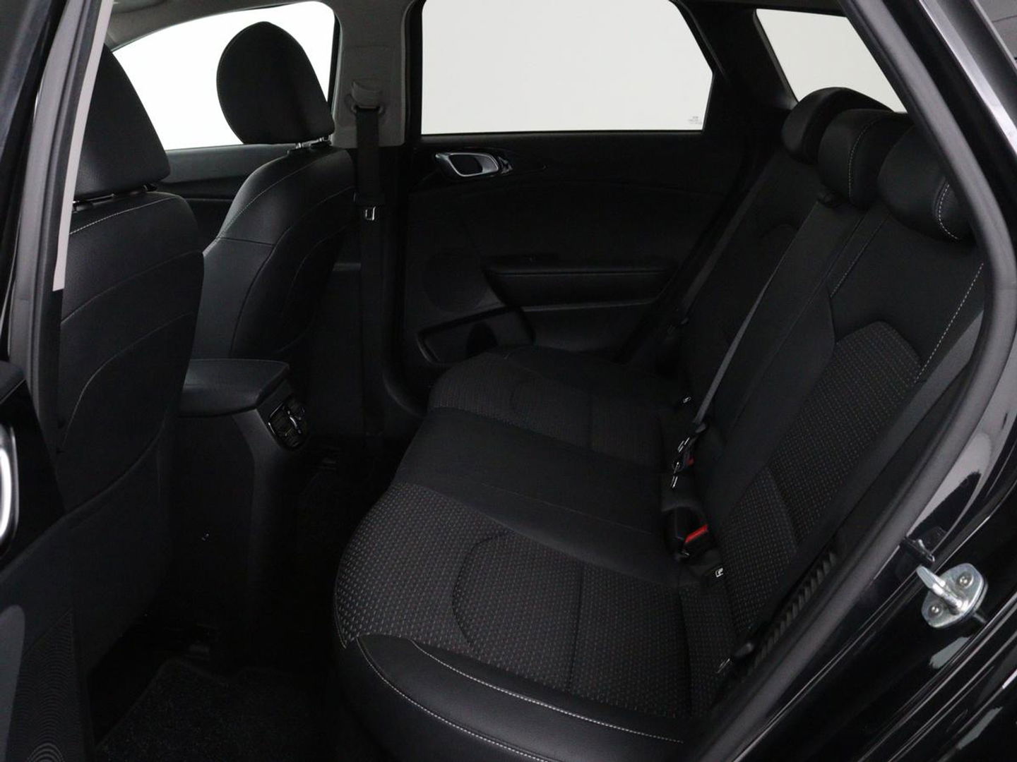 Kia Ceed 1.6 GDI PHEV DynamicLine | Panoramadak | Camera | Carplay | Navigatie | Full LED | Climate control | Digital Cockpit | Cruise control | Bluetooth