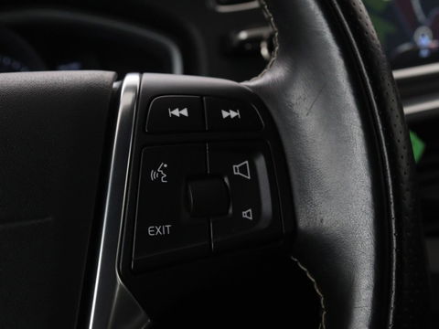 Volvo V40 2.0 D2 R-Design | Stoelverwarming | Trekhaak | Xenon | Leder/Alcantara | Navigatie | Parkeerhulp | Climate control