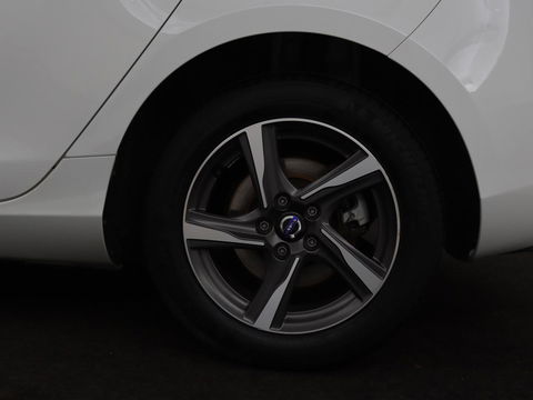 Volvo V40 2.0 D2 R-Design | Stoelverwarming | Trekhaak | Xenon | Leder/Alcantara | Navigatie | Parkeerhulp | Climate control