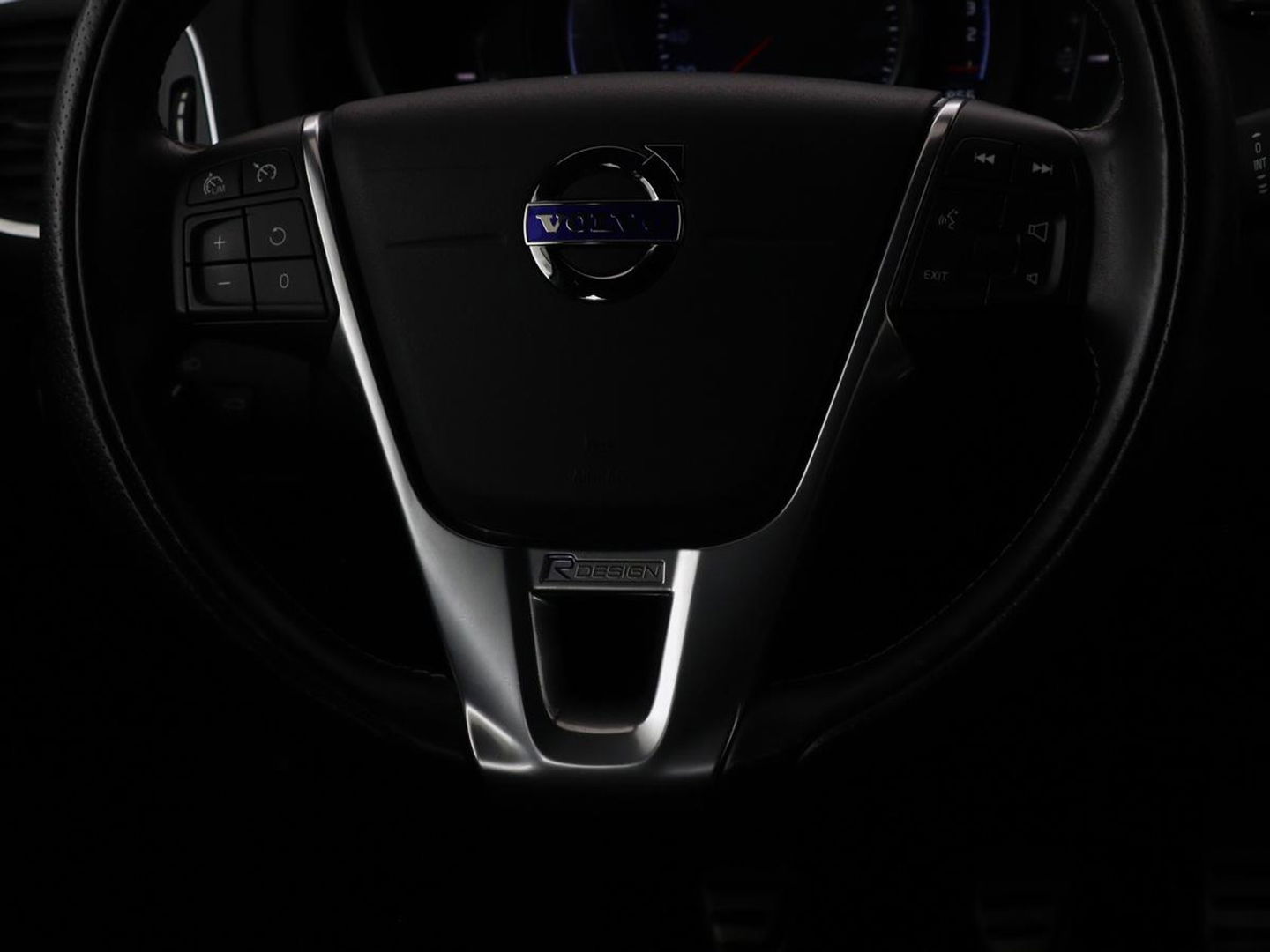 Volvo V40 2.0 D2 R-Design | Stoelverwarming | Trekhaak | Xenon | Leder/Alcantara | Navigatie | Parkeerhulp | Climate control