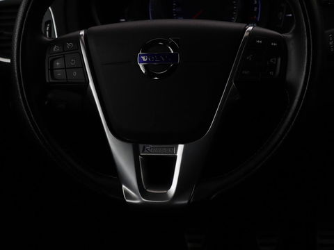 Volvo V40 2.0 D2 R-Design | Stoelverwarming | Trekhaak | Xenon | Leder/Alcantara | Navigatie | Parkeerhulp | Climate control