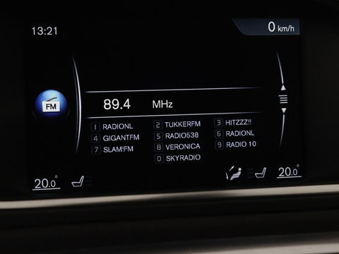 Volvo V40 2.0 D2 R-Design | Stoelverwarming | Trekhaak | Xenon | Leder/Alcantara | Navigatie | Parkeerhulp | Climate control