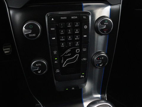 Volvo V40 2.0 D2 R-Design | Stoelverwarming | Trekhaak | Xenon | Leder/Alcantara | Navigatie | Parkeerhulp | Climate control