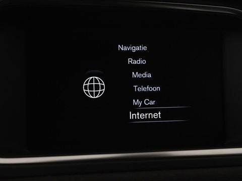 Volvo V40 2.0 D2 R-Design | Stoelverwarming | Trekhaak | Xenon | Leder/Alcantara | Navigatie | Parkeerhulp | Climate control