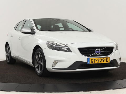 Volvo V40 2.0 D2 R-Design | Stoelverwarming | Trekhaak | Xenon | Leder/Alcantara | Navigatie | Parkeerhulp | Climate control
