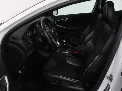 Volvo V40 2.0 D2 R-Design | Stoelverwarming | Trekhaak | Xenon | Leder/Alcantara | Navigatie | Parkeerhulp | Climate control
