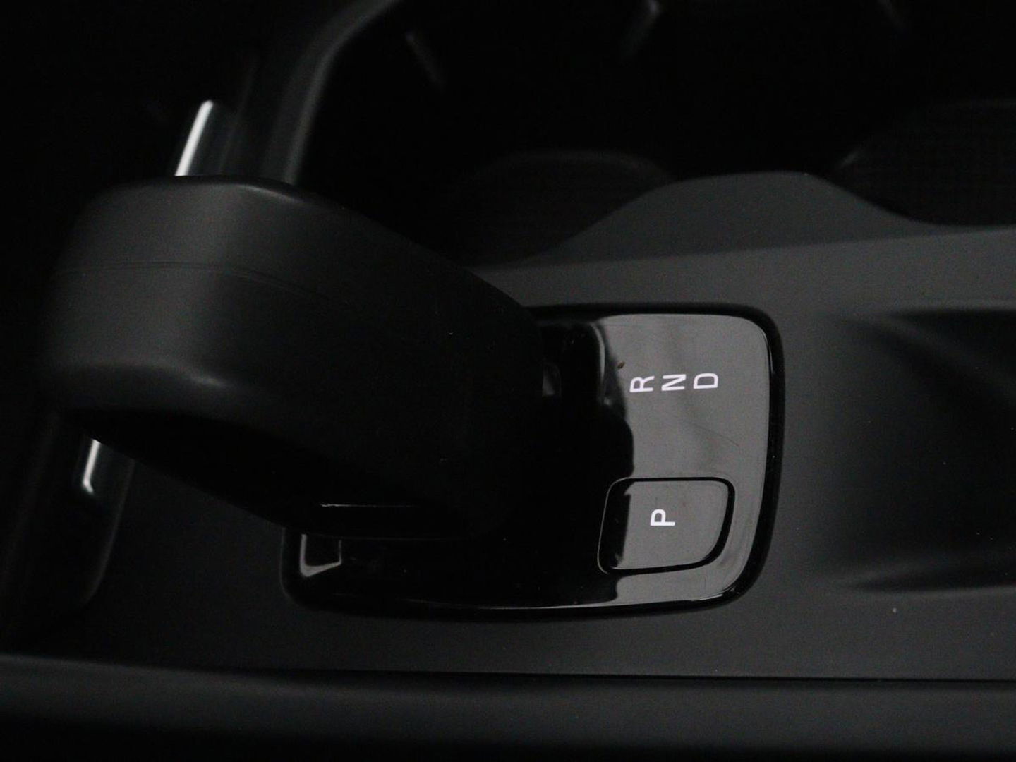 Volvo XC40 1.5 T4 Recharge Incription Expression | Leder | Trekhaak | Camera | Carplay | Keyless | Full LED | Parkeerhulp | Cruise control | Climate control