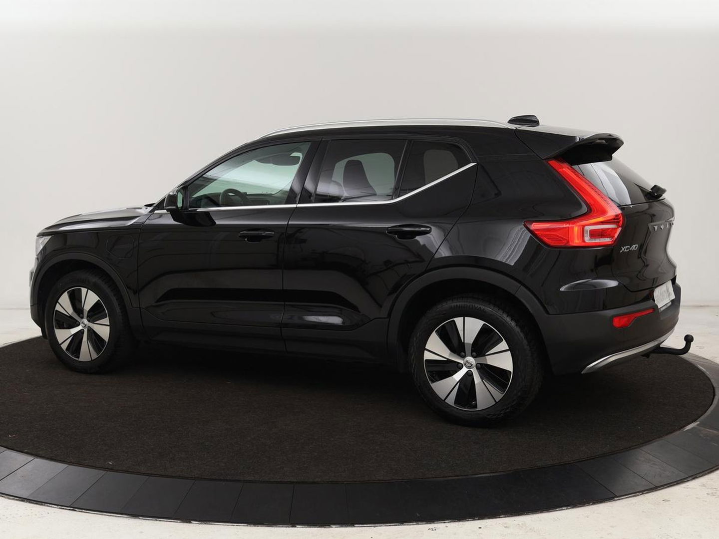 Volvo XC40 1.5 T4 Recharge Incription Expression | Leder | Trekhaak | Camera | Carplay | Keyless | Full LED | Parkeerhulp | Cruise control | Climate control