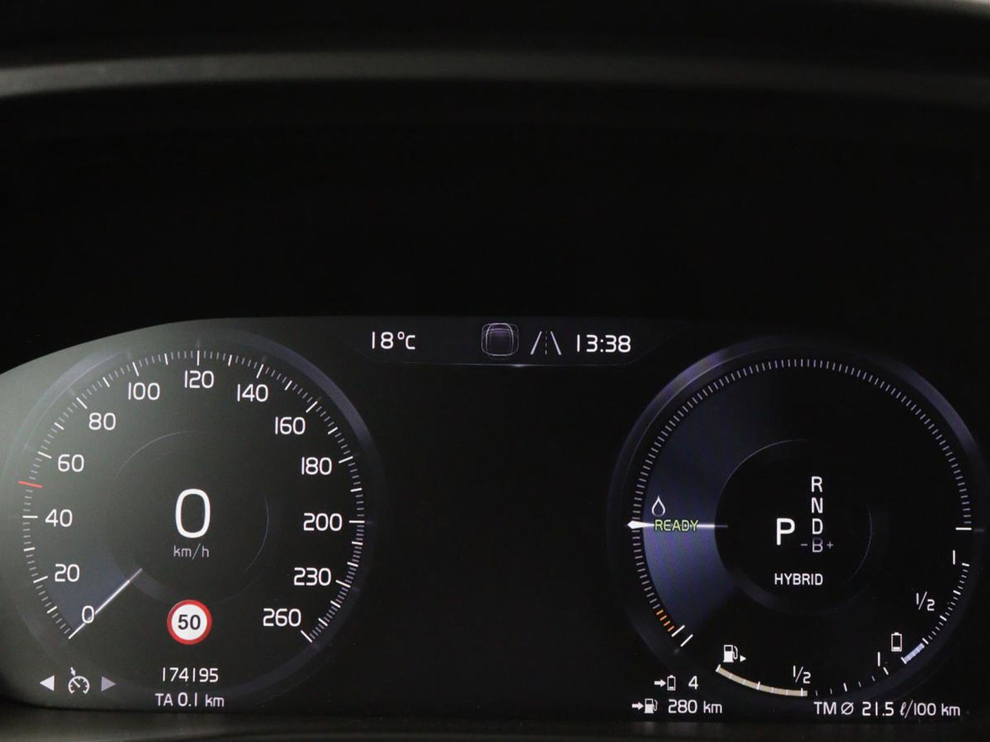 Volvo XC40 1.5 T4 Recharge Incription Expression | Leder | Trekhaak | Camera | Carplay | Keyless | Full LED | Parkeerhulp | Cruise control | Climate control