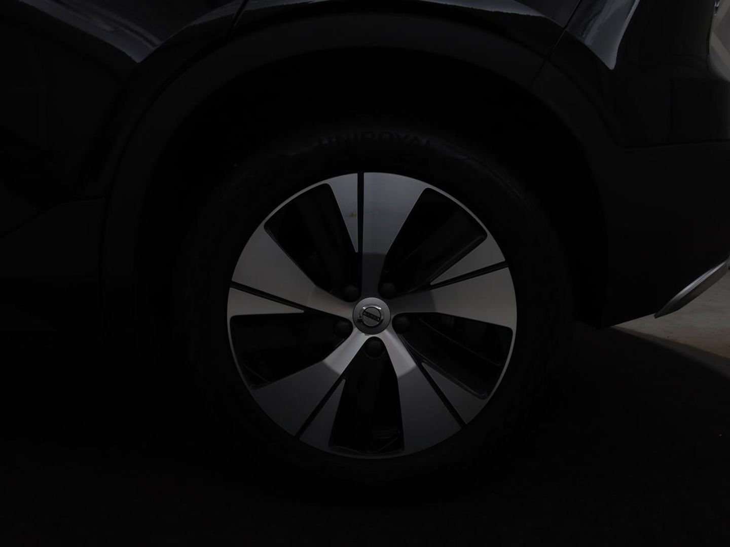 Volvo XC40 1.5 T4 Recharge Incription Expression | Leder | Trekhaak | Camera | Carplay | Keyless | Full LED | Parkeerhulp | Cruise control | Climate control