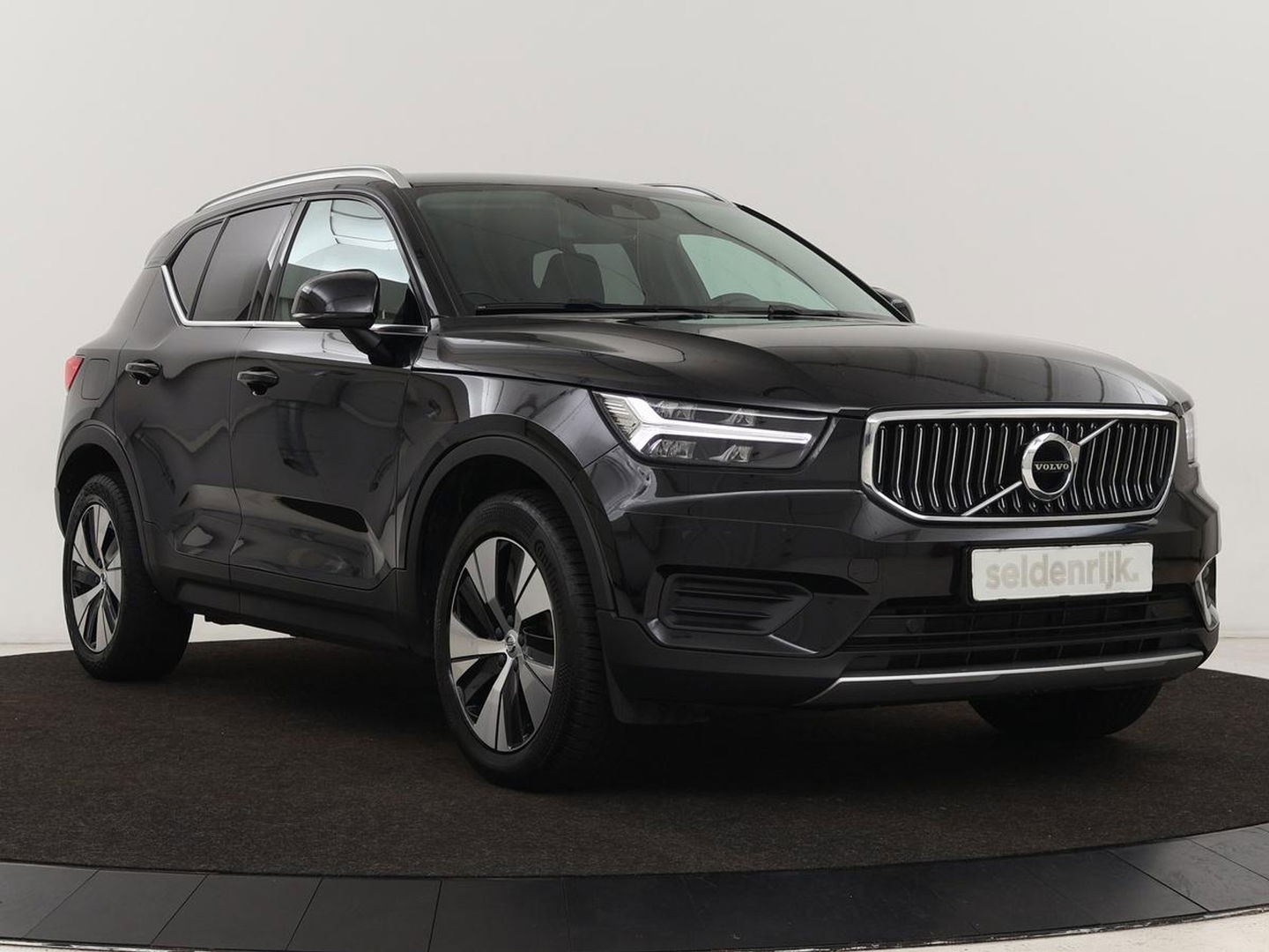 Volvo XC40 1.5 T4 Recharge Incription Expression | Leder | Trekhaak | Camera | Carplay | Keyless | Full LED | Parkeerhulp | Cruise control | Climate control