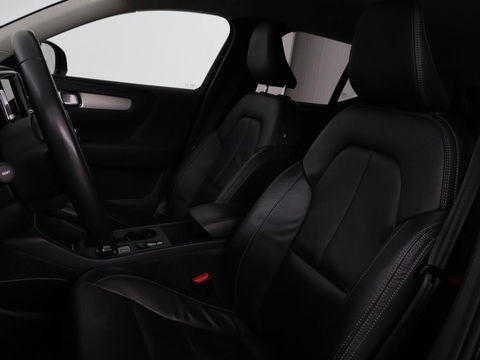 Volvo XC40 1.5 T4 Recharge Incription Expression | Leder | Trekhaak | Camera | Carplay | Keyless | Full LED | Parkeerhulp | Cruise control | Climate control