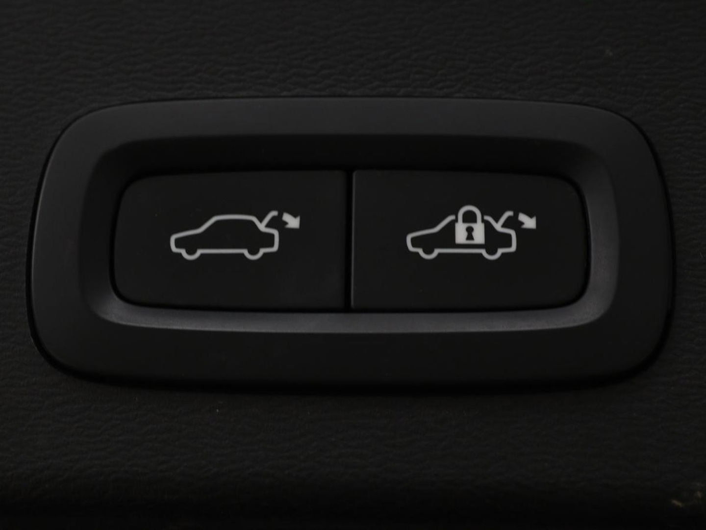 Volvo XC40 1.5 T4 Recharge Incription Expression | Leder | Trekhaak | Camera | Carplay | Keyless | Full LED | Parkeerhulp | Cruise control | Climate control
